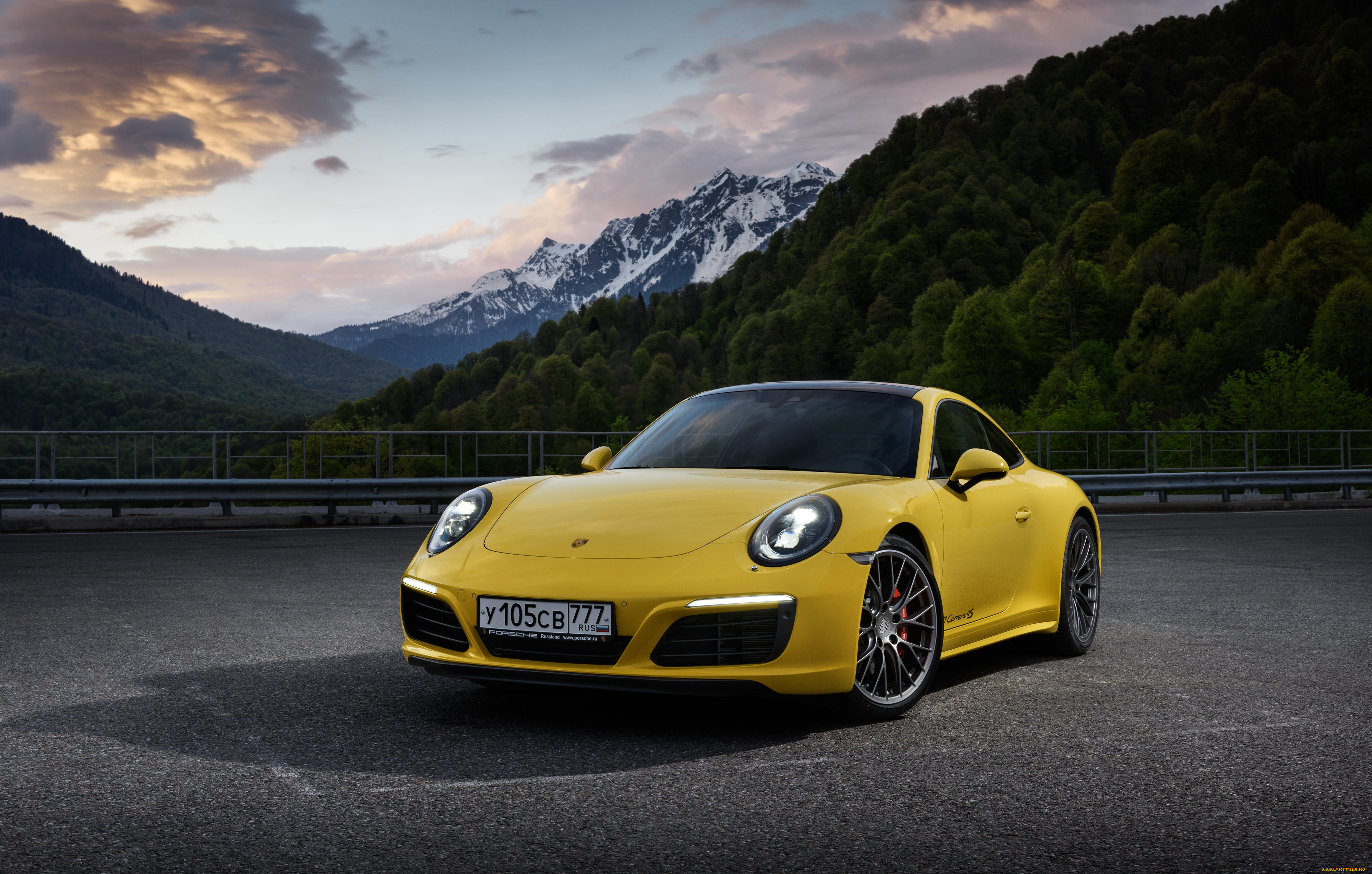 Porsche 911 Carrera 4s Coupe Р¶РµР»С‚С‹Р№